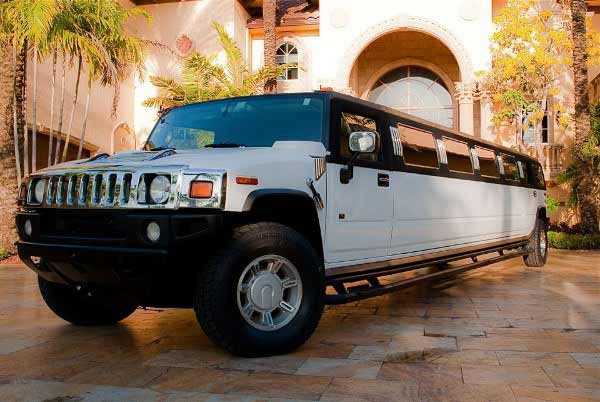 Hummer limo Speedway